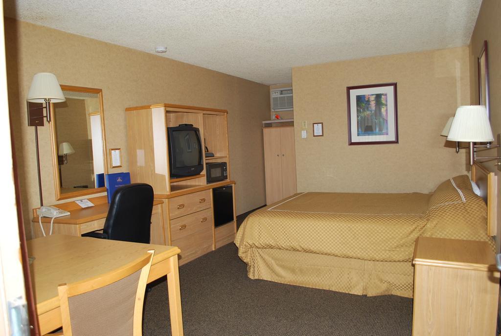 Days By Wyndham Black Bear Hotel