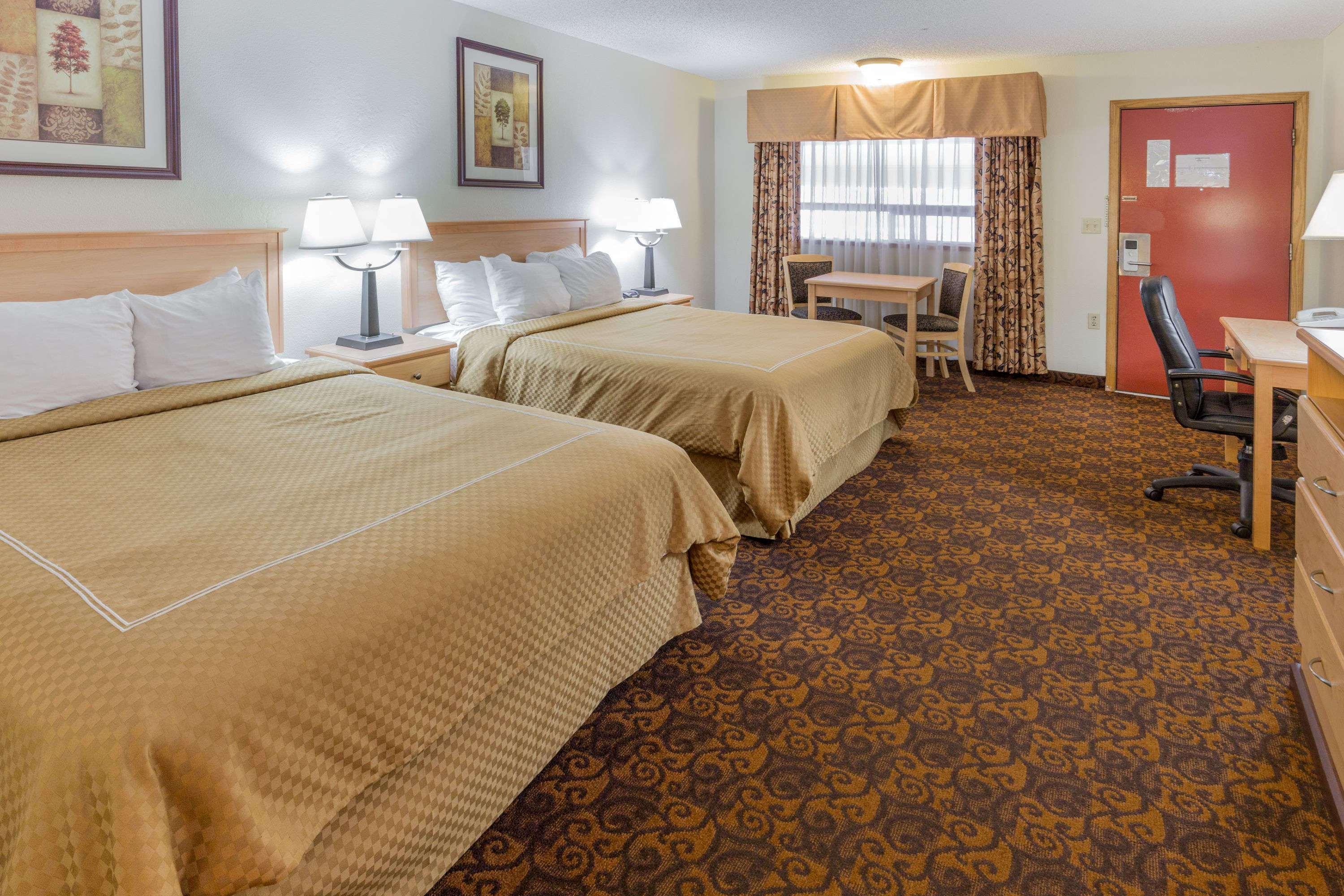 Days By Wyndham Black Bear Hotel Salem
