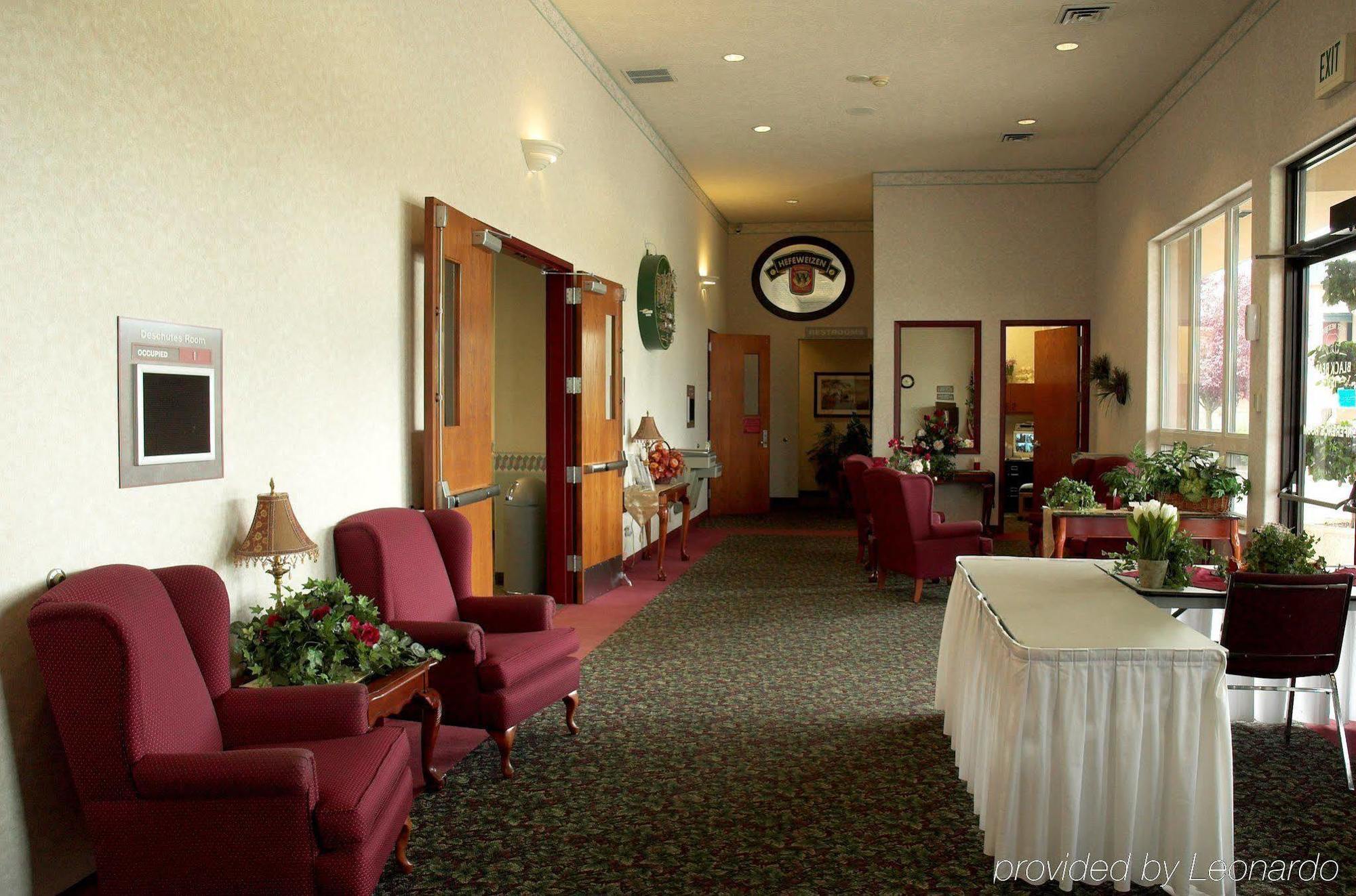 Days By Wyndham Black Bear Hotel Salem